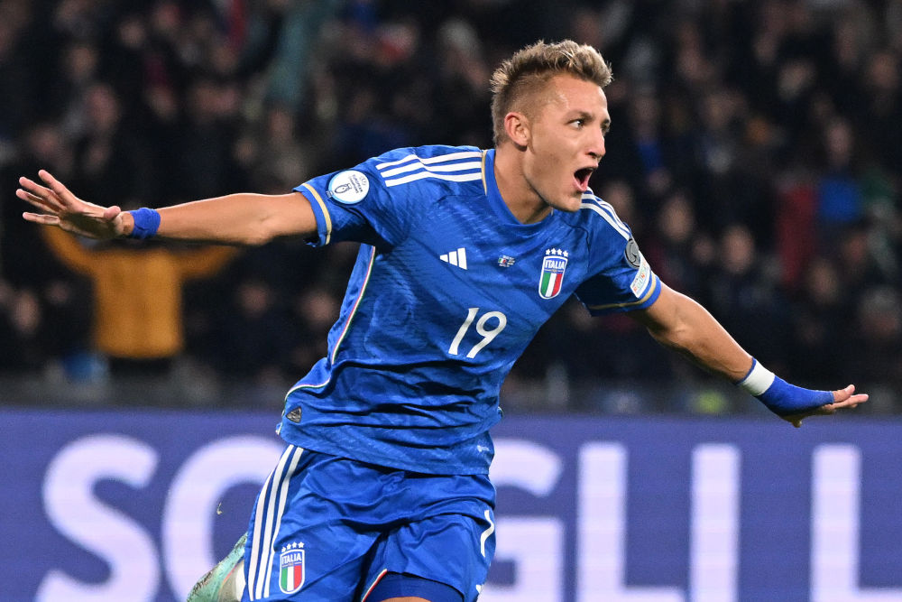 日本横扫葡萄牙,范佩西打破历史纪录 日本横扫葡萄牙,范佩西打破历史纪录