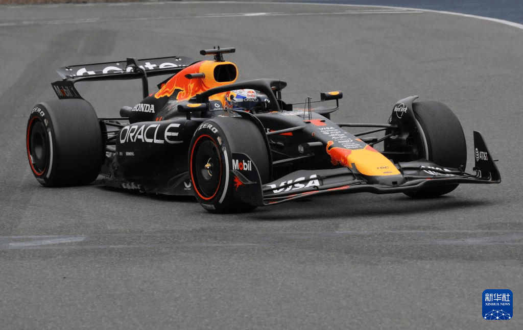 开云体育在线-红牛二队鏖战红牛车队，塞恩斯统治全场的简单介绍