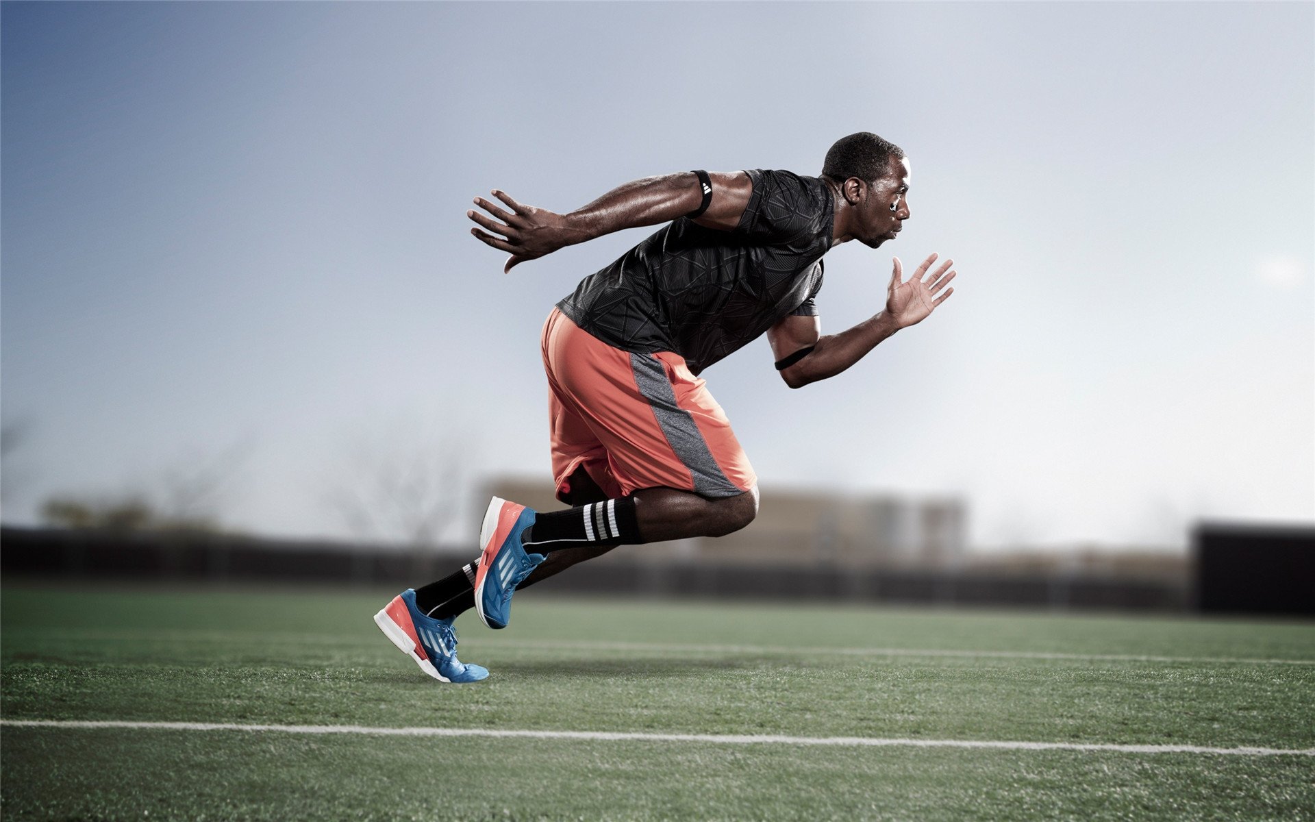 开云体育官网-欧冠半决赛之夜，一座城的隔空致敬